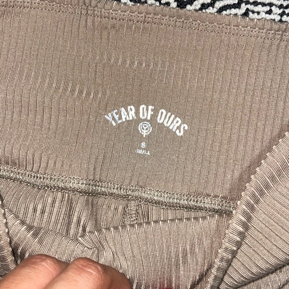 Year Of Ours | Tan Ribbed Flare Yoga Pants Size: Small - Picture 4 of 6